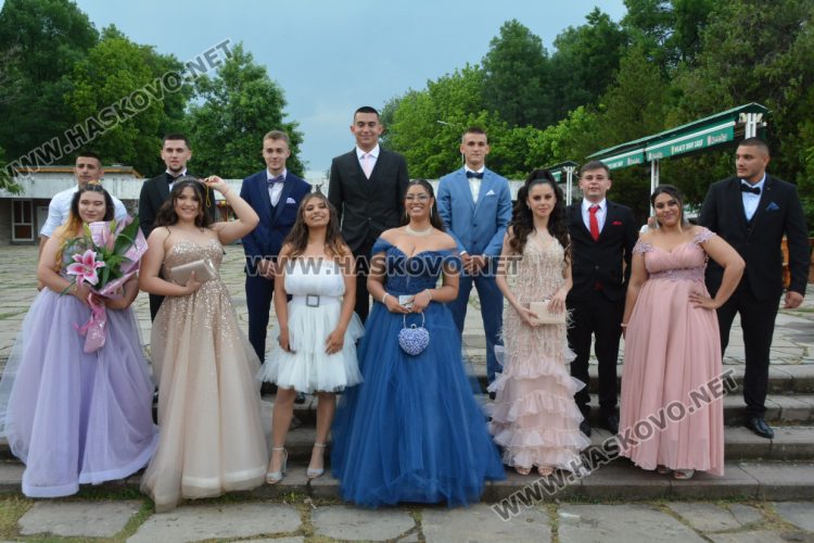 Абитуриентите на Спортното училище сложиха край на сезона на баловете