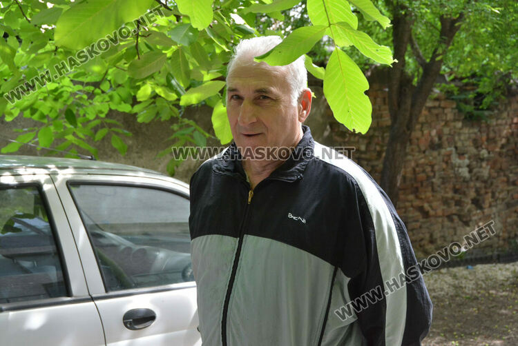 Два акта за хасковлия, отглеждал кучета и гълъби в и около блок