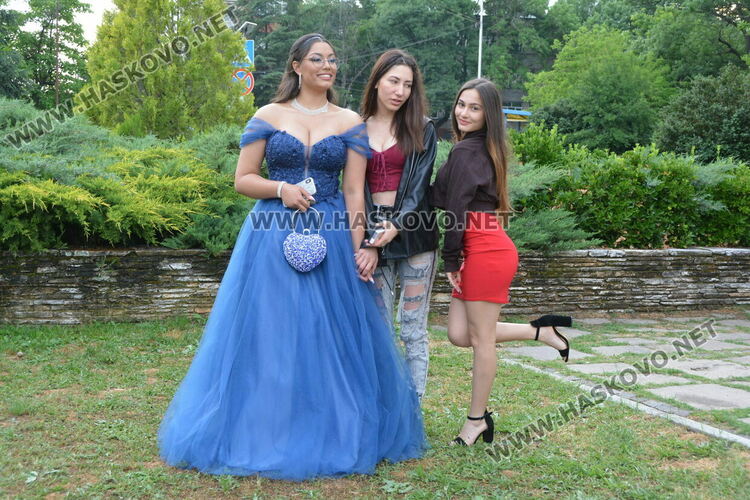 Абитуриентите на Спортното училище сложиха край на сезона на баловете