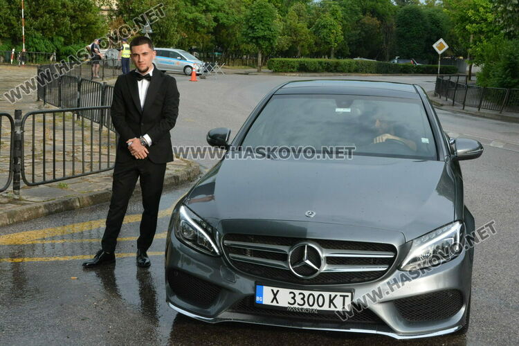 Абитуриентите на Спортното училище сложиха край на сезона на баловете