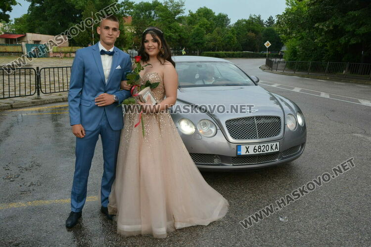 Абитуриентите на Спортното училище сложиха край на сезона на баловете