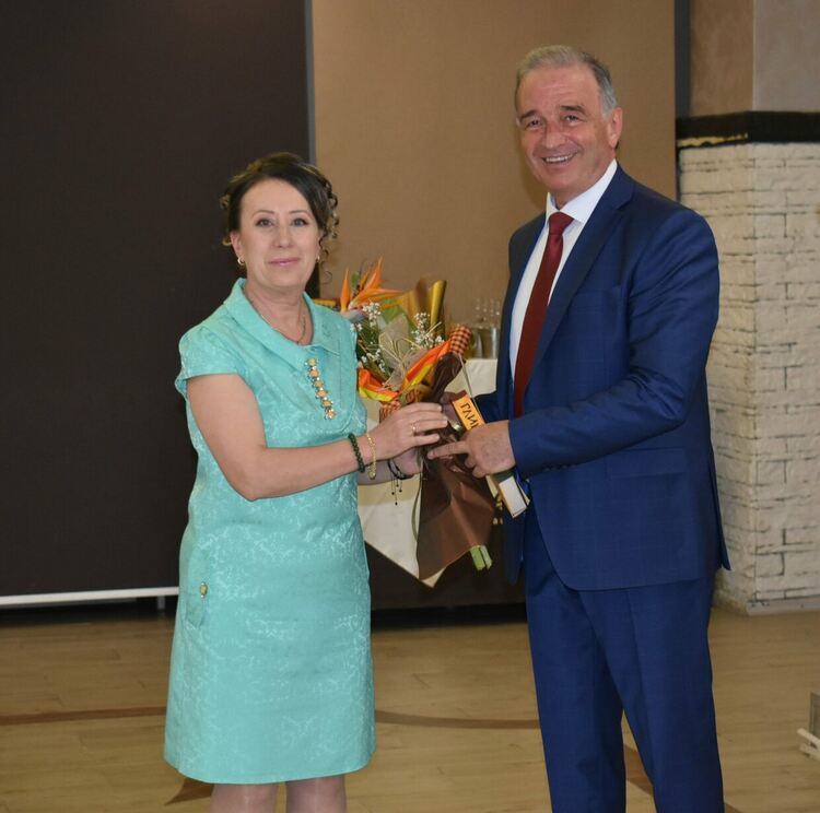 Наградиха най-изявените учители в община Асеновград 