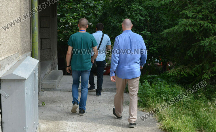 Два акта за хасковлия, отглеждал кучета и гълъби в и около блок