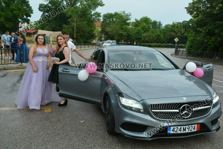 Абитуриентите на Спортното училище сложиха край на сезона на баловете