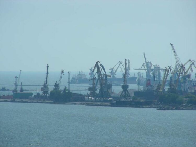 Русия обеща безопасни коридори за чуждите кораби в пристанища в Черно и Азовско море