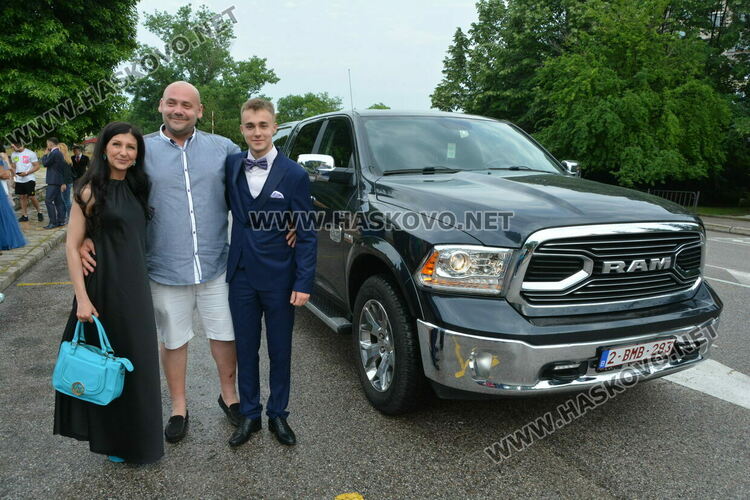 Абитуриентите на Спортното училище сложиха край на сезона на баловете