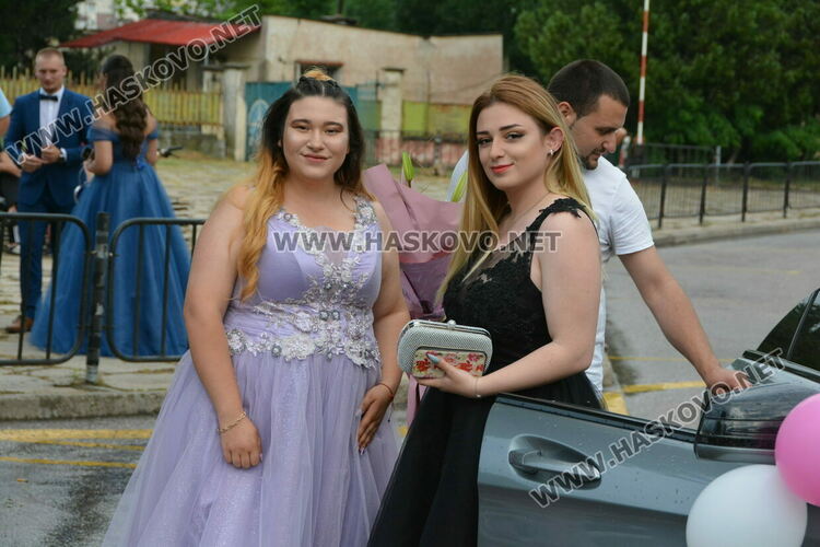 Абитуриентите на Спортното училище сложиха край на сезона на баловете