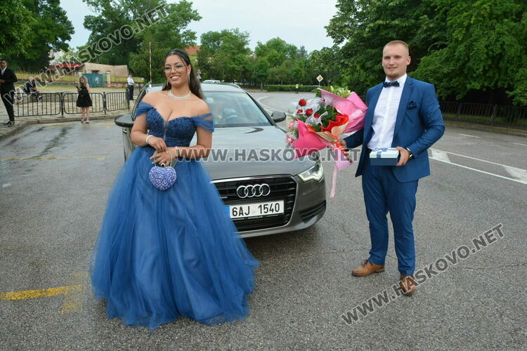 Абитуриентите на Спортното училище сложиха край на сезона на баловете