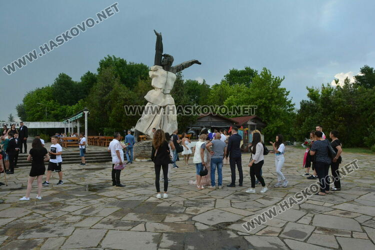 Абитуриентите на Спортното училище сложиха край на сезона на баловете