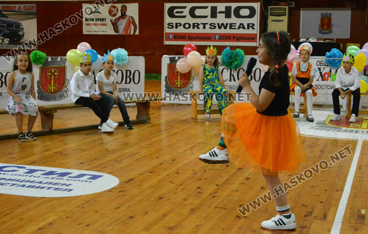 Първокласници от “Смирненски” с тържество за завършване на учебната година