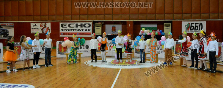 Първокласници от “Смирненски” с тържество за завършване на учебната година