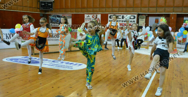 Първокласници от “Смирненски” с тържество за завършване на учебната година