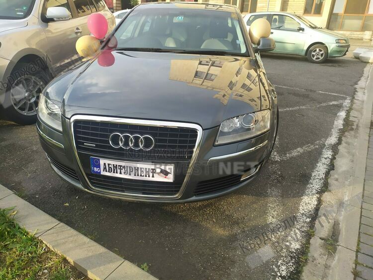 Абитуриентите от Езиковата приковаха погледите на Кърджали-лъскави коли, тоалети и букети/снимки/