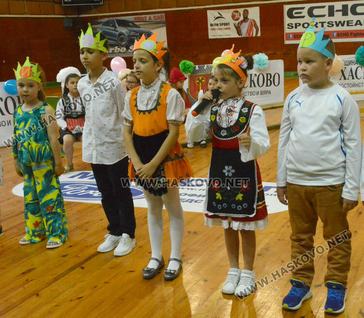 Първокласници от “Смирненски” с тържество за завършване на учебната година