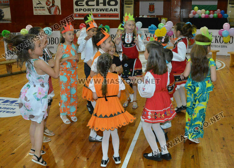 Първокласници от “Смирненски” с тържество за завършване на учебната година