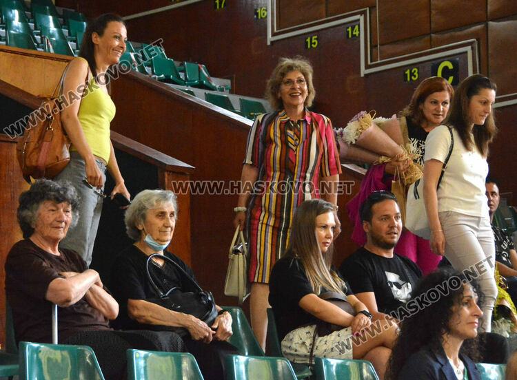 Първокласници от “Смирненски” с тържество за завършване на учебната година