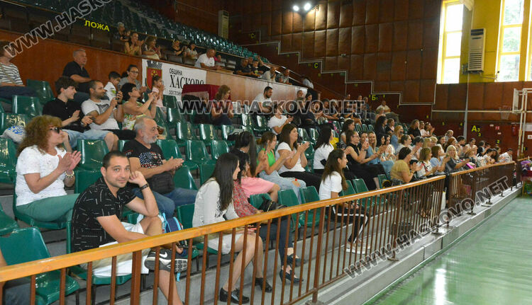 Първокласници от “Смирненски” с тържество за завършване на учебната година