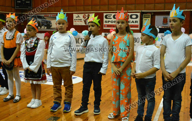 Първокласници от “Смирненски” с тържество за завършване на учебната година