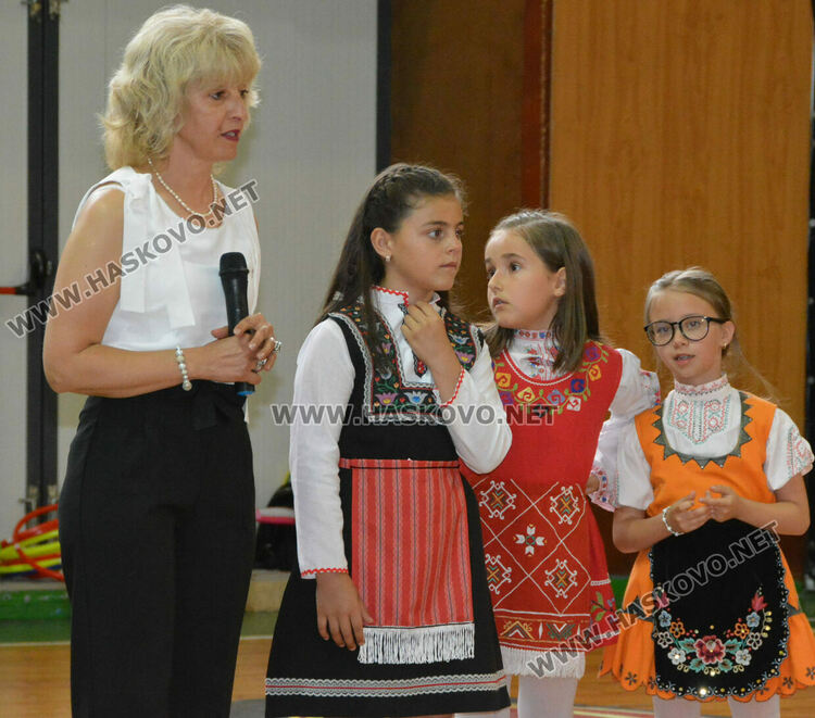 Първокласници от “Смирненски” с тържество за завършване на учебната година