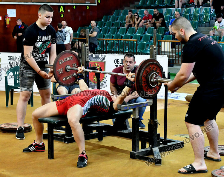 Хасково е домакин на Държавното първенство по вдигане от лег
