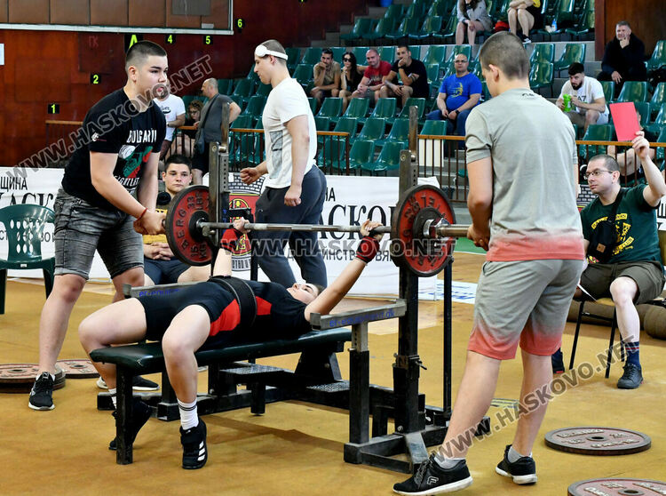 Хасково е домакин на Държавното първенство по вдигане от лег