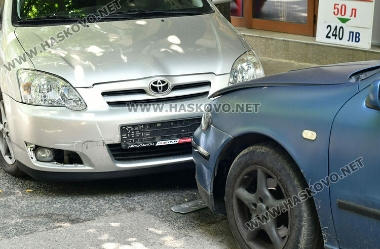 4 коли са потрошени при катастрофа в Хасково