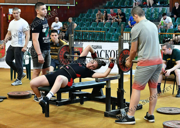 Хасково е домакин на Държавното първенство по вдигане от лег