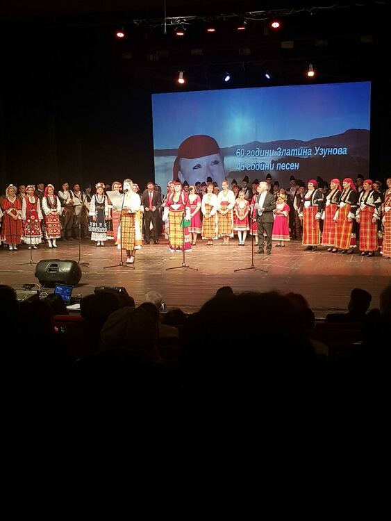 Родопският славей Златина Узунова изправи публиката на крака, връчиха й "Кристално огърлие"