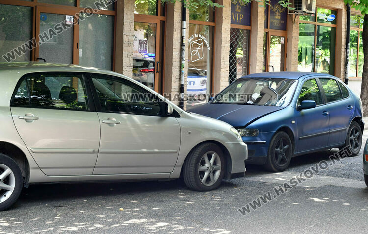 4 коли са потрошени при катастрофа в Хасково