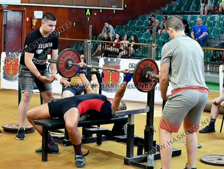 Хасково е домакин на Държавното първенство по вдигане от лег