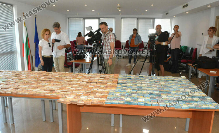 Трима турци обвиняеми за контрабандата на над 3,7 млн.лв на ГКПП "Капитан Андреево"