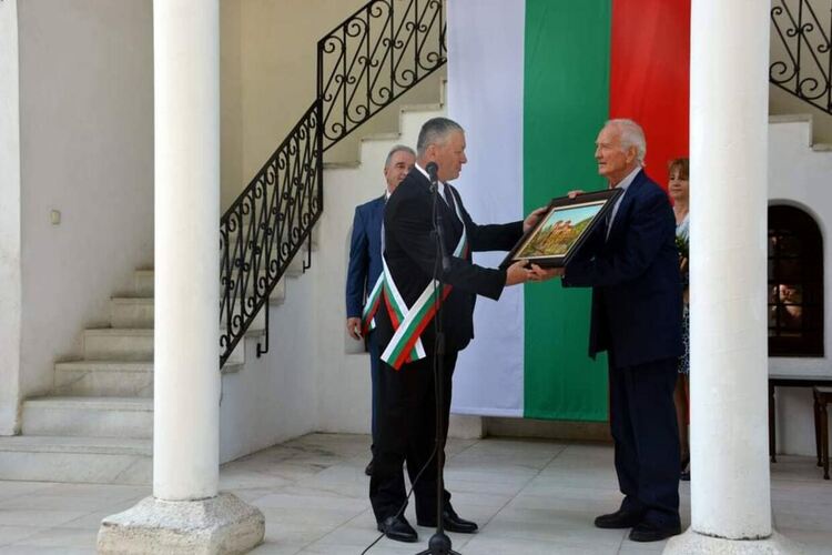 Заря, Графа и цветно настроение за празника на Асеновград (снимки)