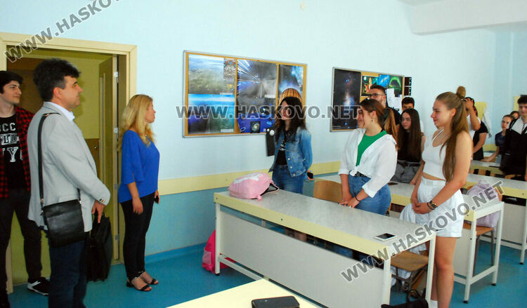 Декан от Софийския университет гостува в хасковската ПМГ 