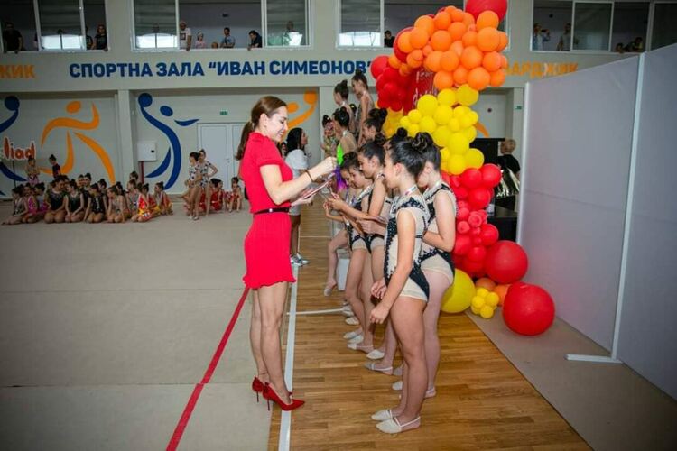 Призови места и две индивидуални отличия за гимнастичките на „Калия“ от Фрезколиада