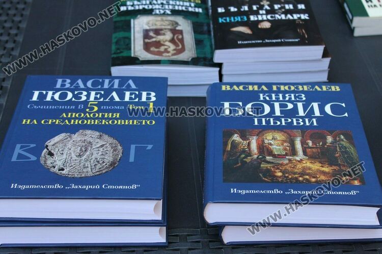 До 30 юни набират автори от Димитровград, желаещи да издадат книга
