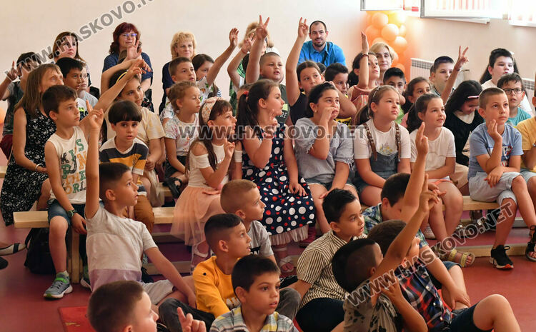 Потомък на четник от Ботевата чета учи децата в Хасково на родолюбие