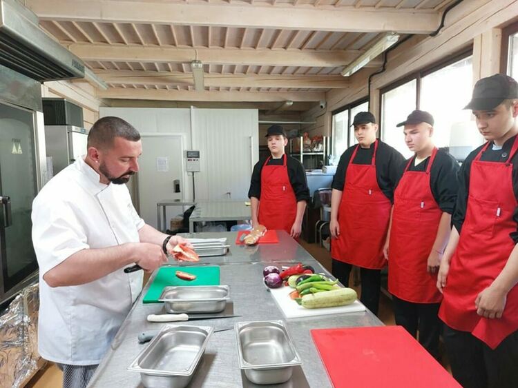 Пробно стажуване по проект "Подкрепа на дуалната система на обучение"