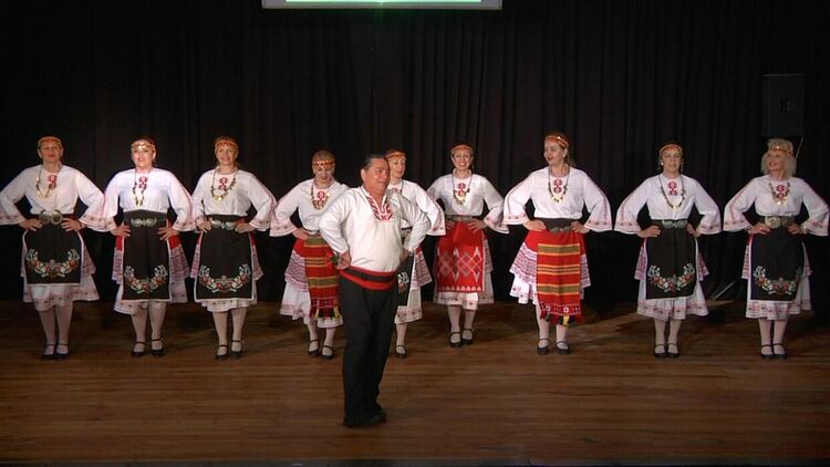 С бурно въодушевление бе посрещнат танцовият спектакъл  „Пъстро хоро” на НЧ „Обединение 1913