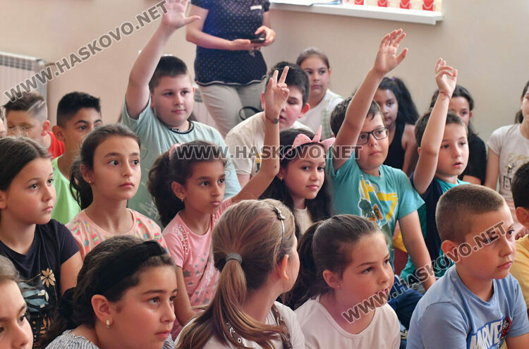 Потомък на четник от Ботевата чета учи децата в Хасково на родолюбие