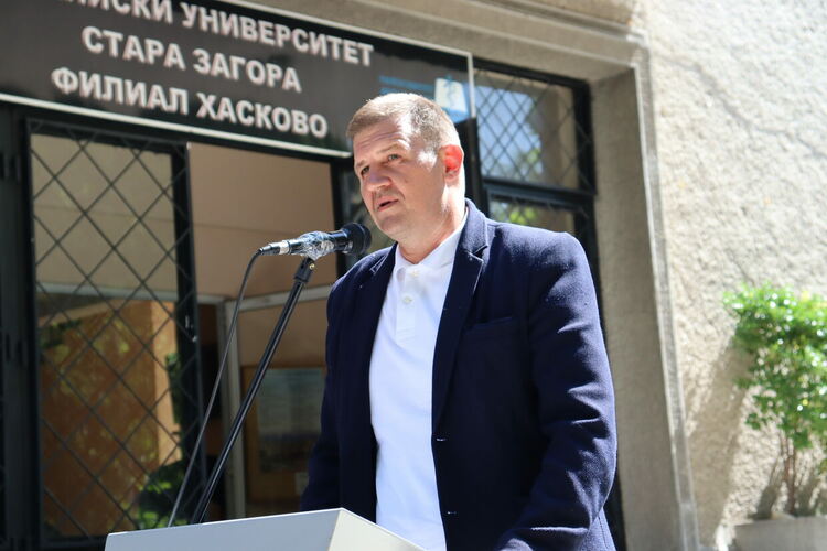 60 абсолвенти получиха дипломи за „Медицинска сестра“ и „Акушерка“