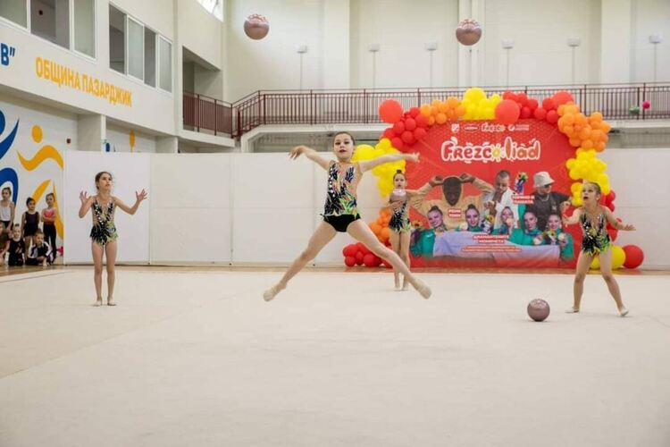 Призови места и две индивидуални отличия за гимнастичките на „Калия“ от Фрезколиада