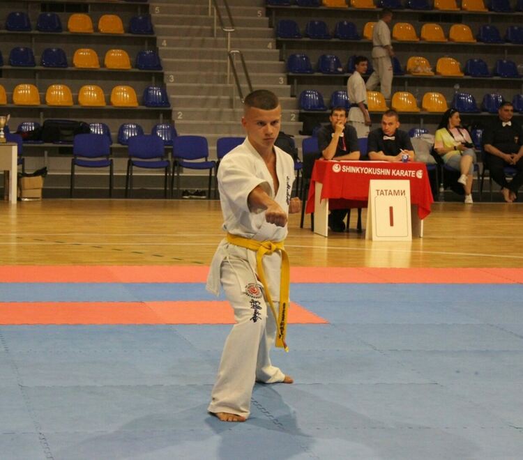 СК "Хамон" донесоха 12 медала на Асеновград от състезание в Шумен