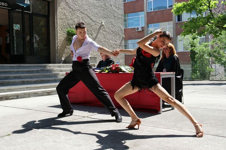 60 абсолвенти получиха дипломи за „Медицинска сестра“ и „Акушерка“