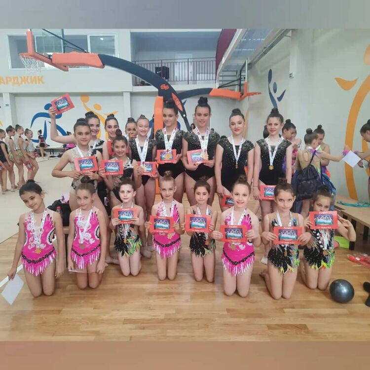 Призови места и две индивидуални отличия за гимнастичките на „Калия“ от Фрезколиада