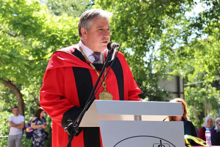 60 абсолвенти получиха дипломи за „Медицинска сестра“ и „Акушерка“