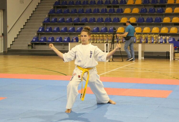 СК "Хамон" донесоха 12 медала на Асеновград от състезание в Шумен