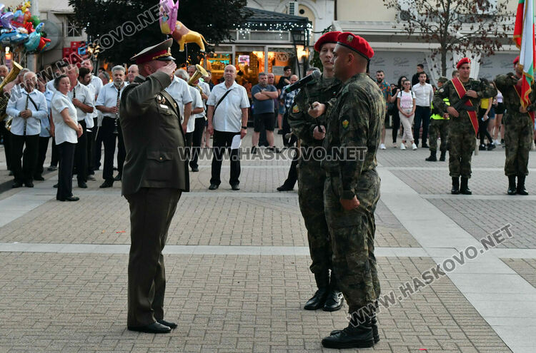 Заря в Хасково за Ботев и загиналите за свободата и независимостта на България  