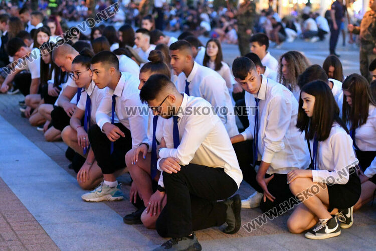 Заря в Хасково за Ботев и загиналите за свободата и независимостта на България  