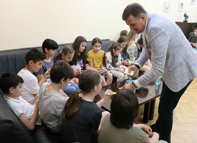 Скейт площадки и нова спортна зала искат децата от местната управа