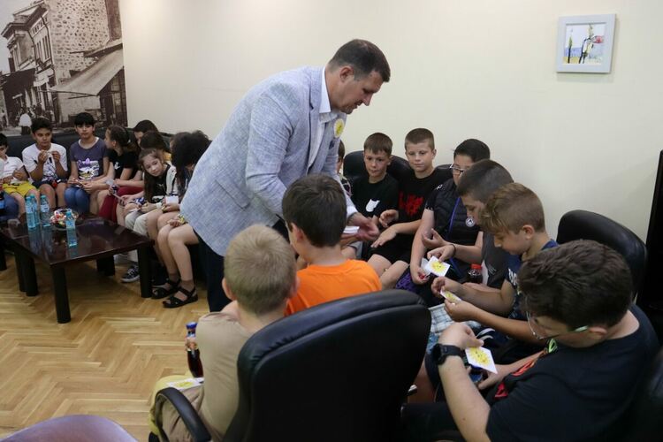 Скейт площадки и нова спортна зала искат децата от местната управа